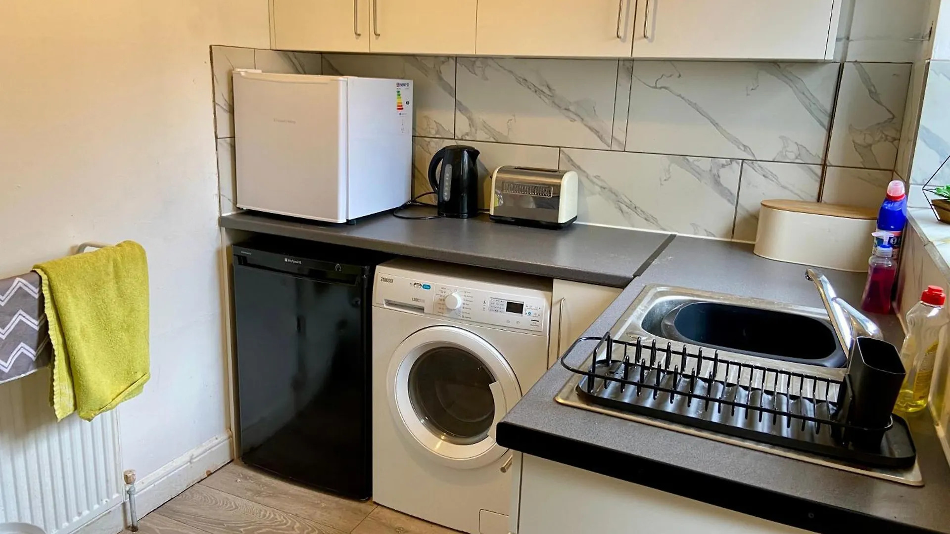 Feriehus Comfortable 1 Bed House In Batley - Sleeps 3