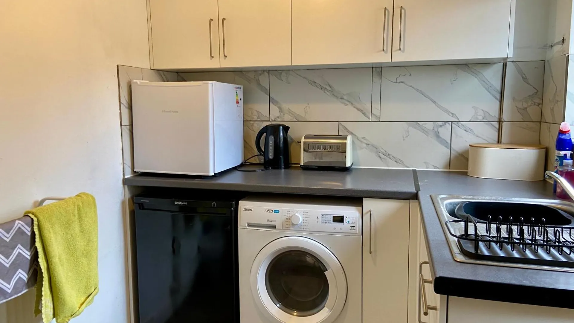 Feriehus Comfortable 1 Bed House In Batley - Sleeps 3